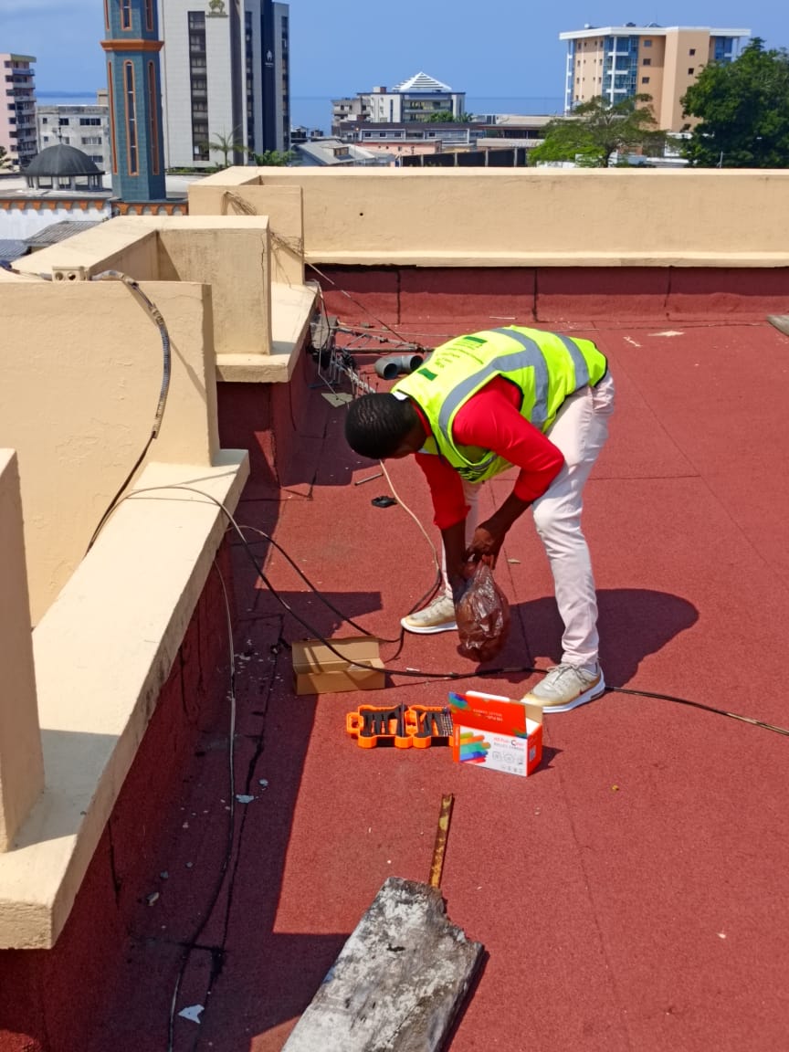 Infrastructure WiFi — Hôtel 4 étoiles